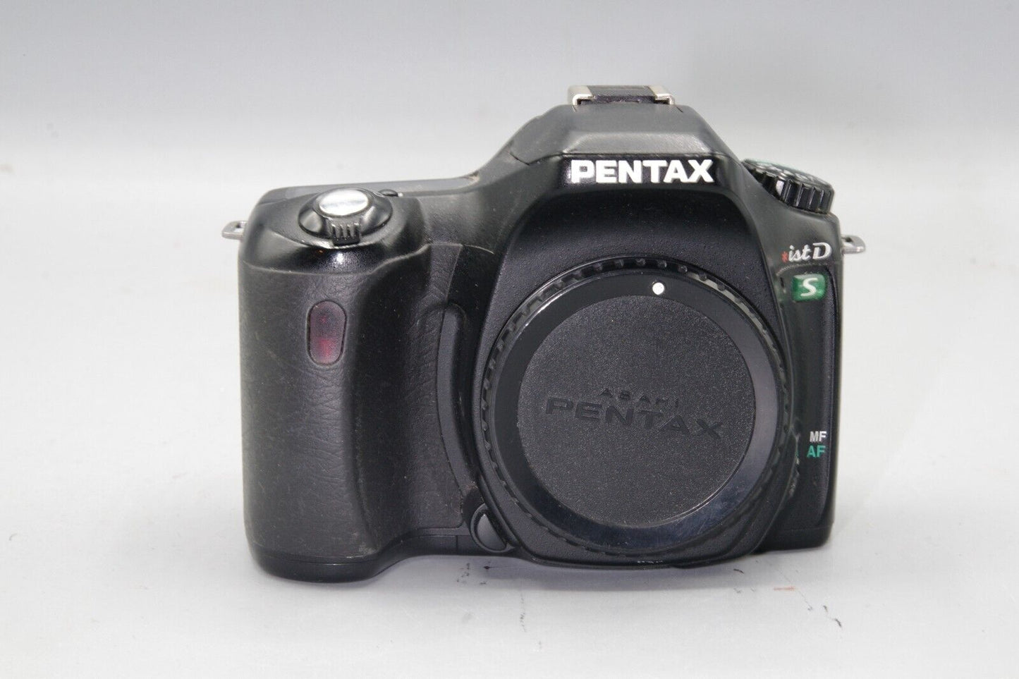Pentax *istDS 6.1MP DSLR - Excellent