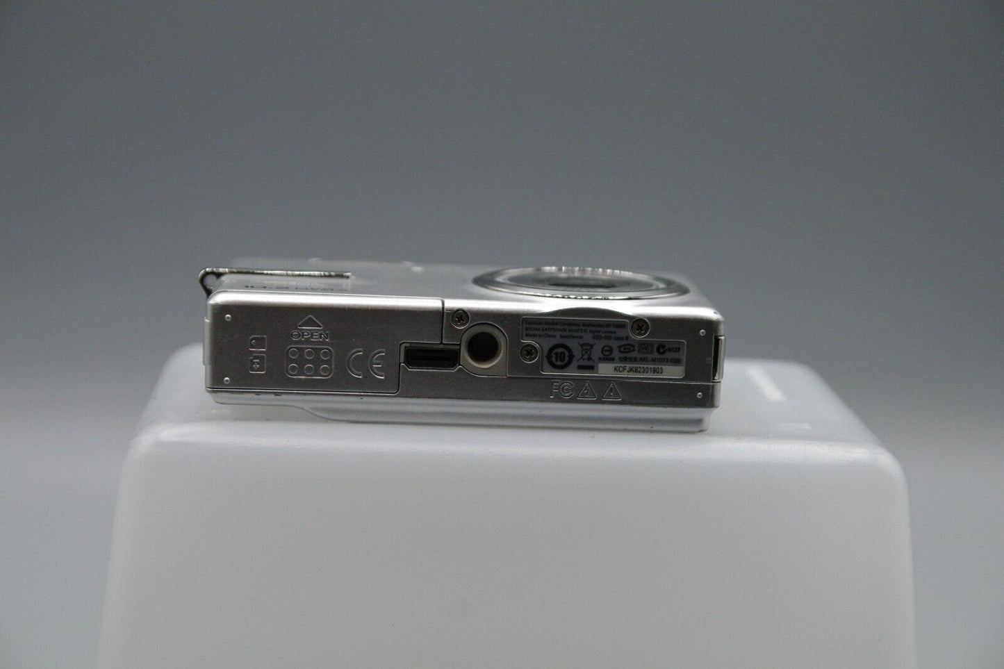 Kodak M1073IS Digital Camera - No Battery so untested.
