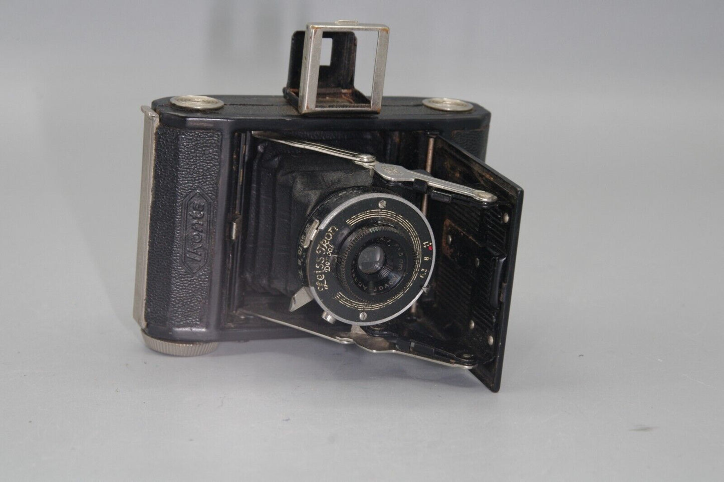 Zeiss Ikon Ikonta 520/18 Folding Camera with Novar 5cm F/6.3 Lens