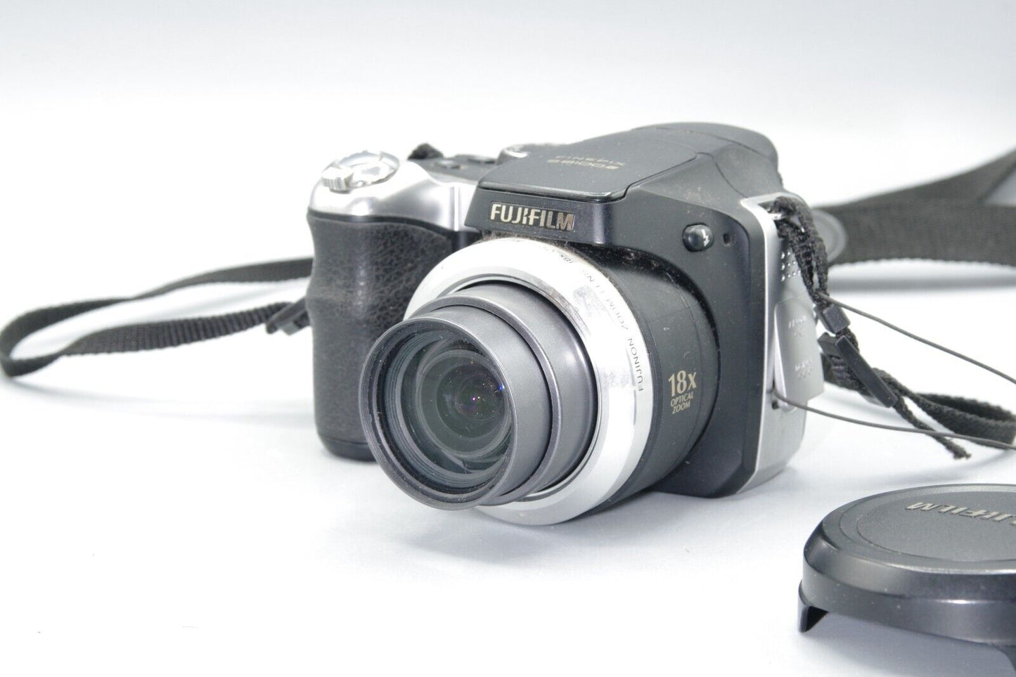 Fujifilm Finepix S8100fd 18X Zoom 10MP Digital Bridge Camera