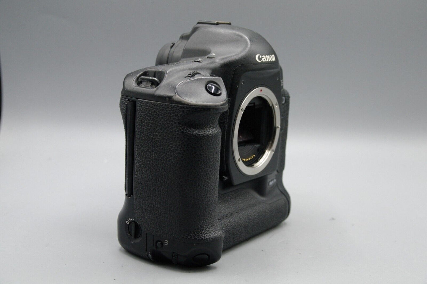Canon EOS-1D Mark IIN 8.2MP Professional DSLR Body and Battery
