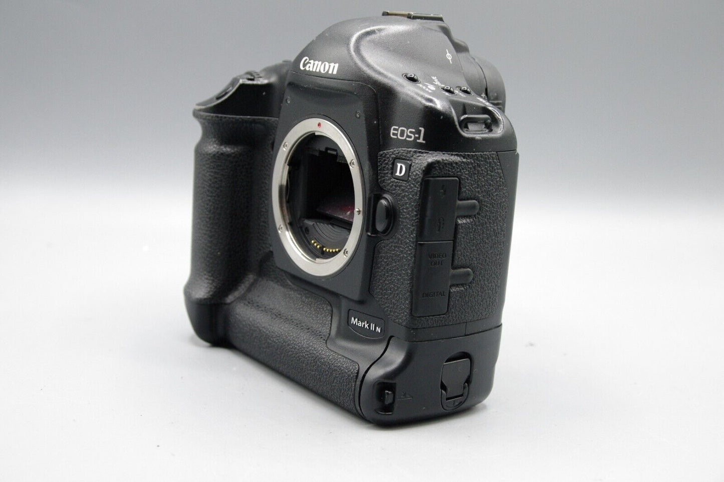 Canon EOS-1D Mark IIN 8.2MP Professional DSLR Body and Battery
