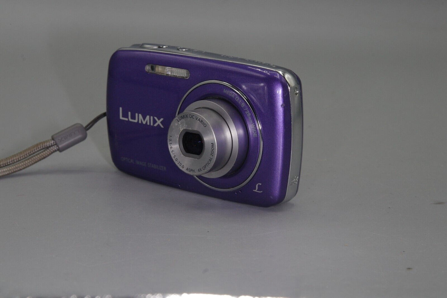 Panasonic Lumix DMC-S3 14.1MP Digital Camera - Pls read