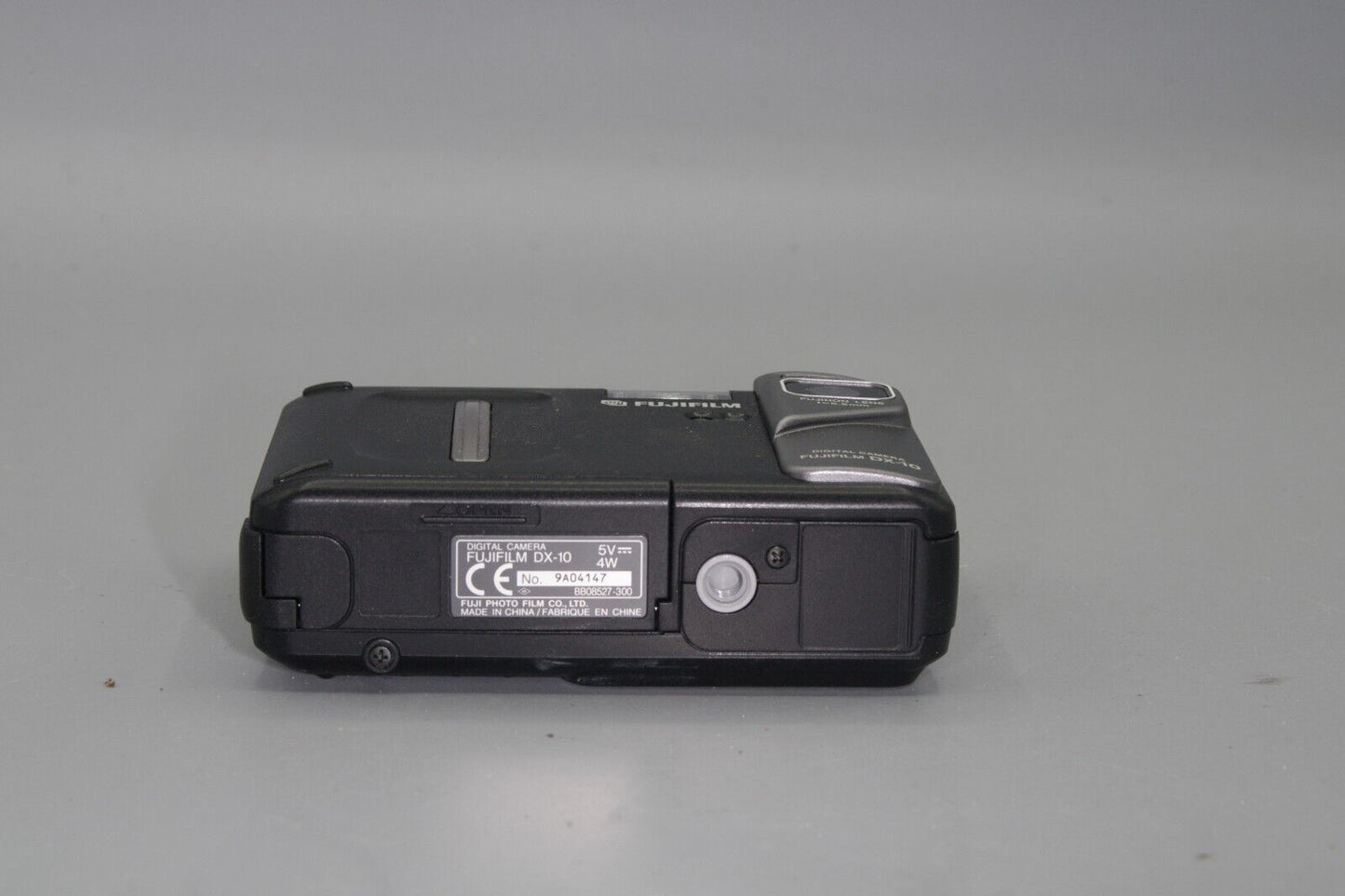 Fujifilm Finepix DX-10 0.8MP Digital  Camera - Takes AA