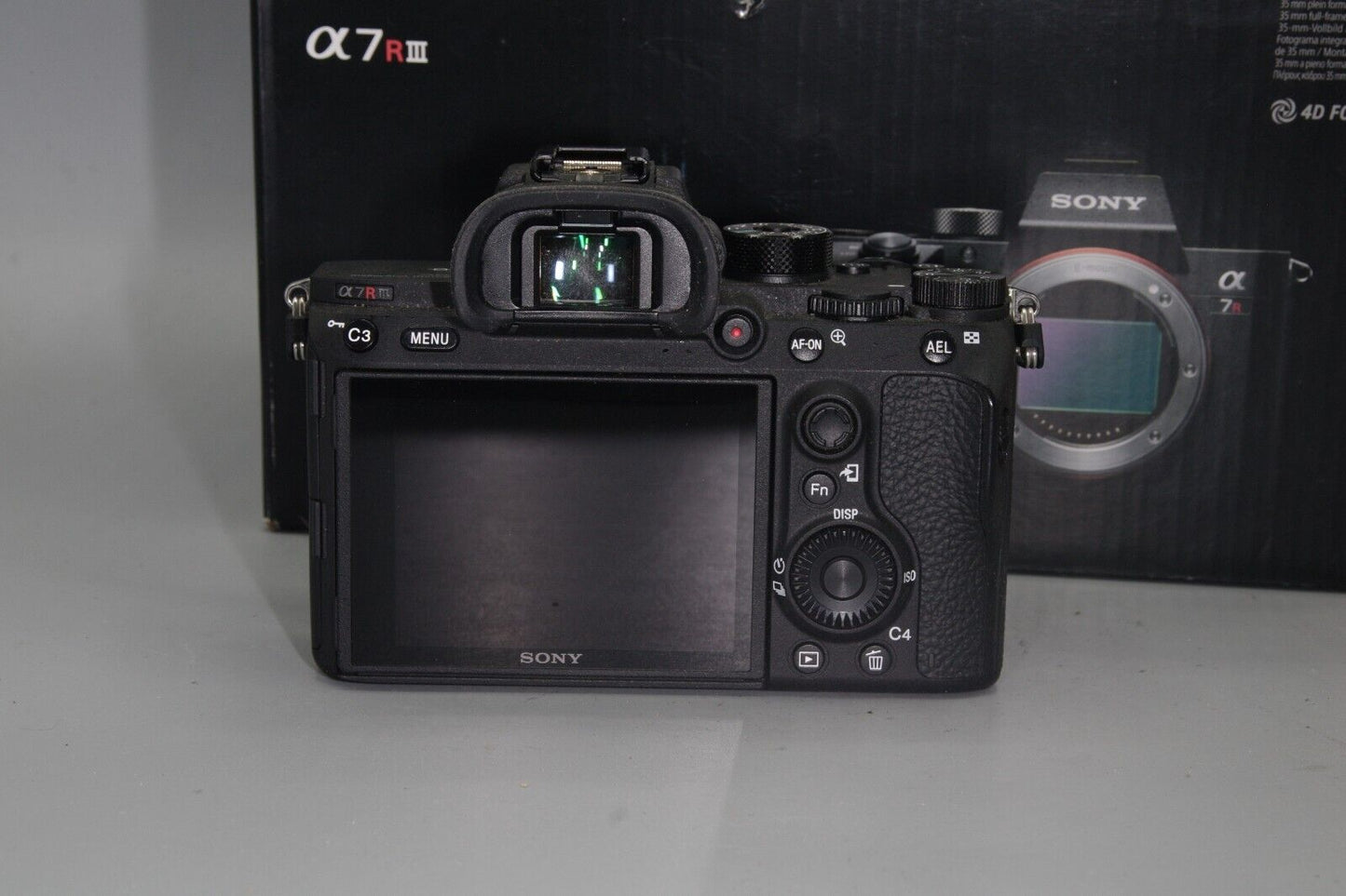 Sony Alpha A7 RIII 42.4MP Full Frame Mirrorless - Very Low Shutter Count 3741