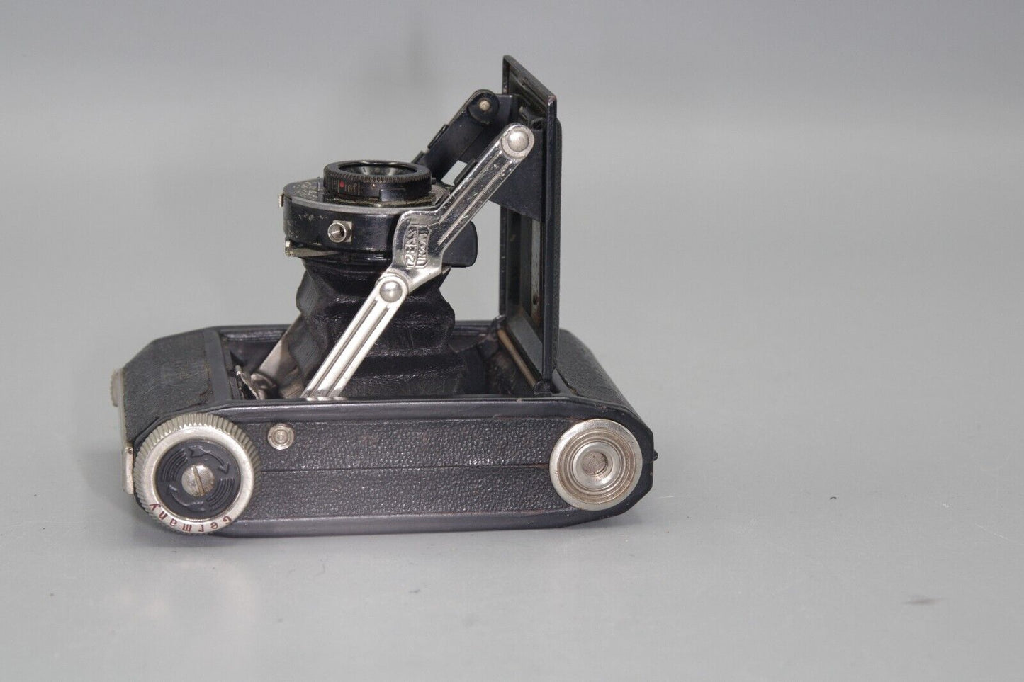 Zeiss Ikon Ikonta 520/18 Folding Camera with Novar 5cm F/6.3 Lens