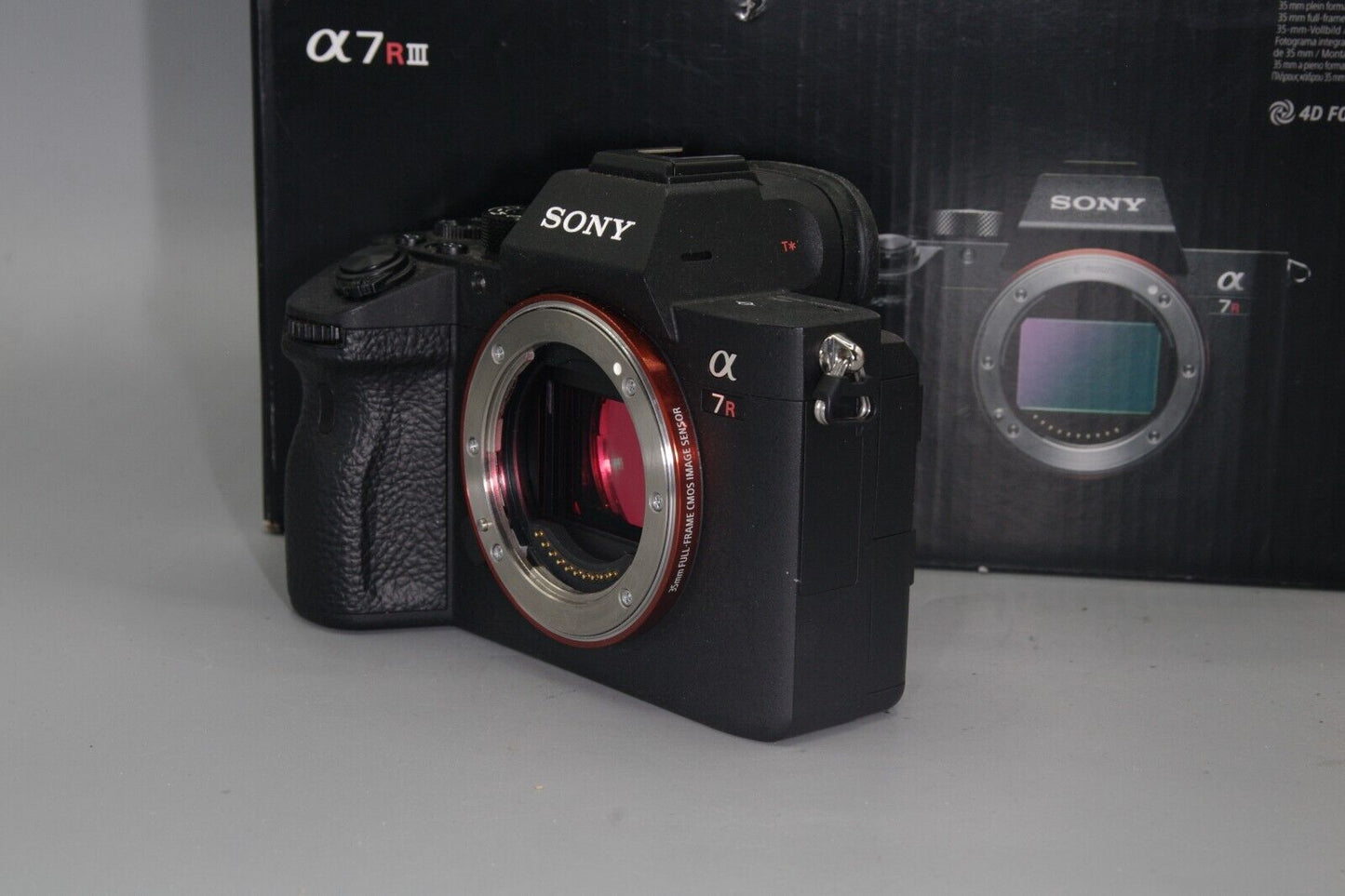 Sony Alpha A7 RIII 42.4MP Full Frame Mirrorless - Very Low Shutter Count 3741