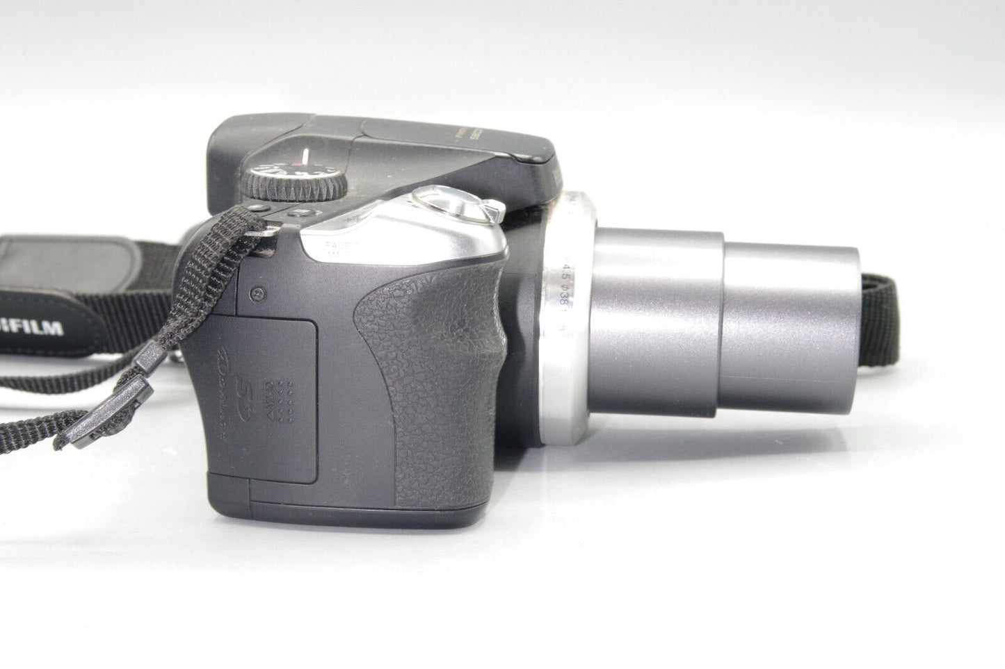 Fujifilm Finepix S8100fd 18X Zoom 10MP Digital Bridge Camera