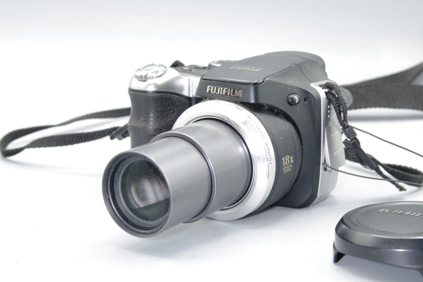 Fujifilm Finepix S8100fd 18X Zoom 10MP Digital Bridge Camera