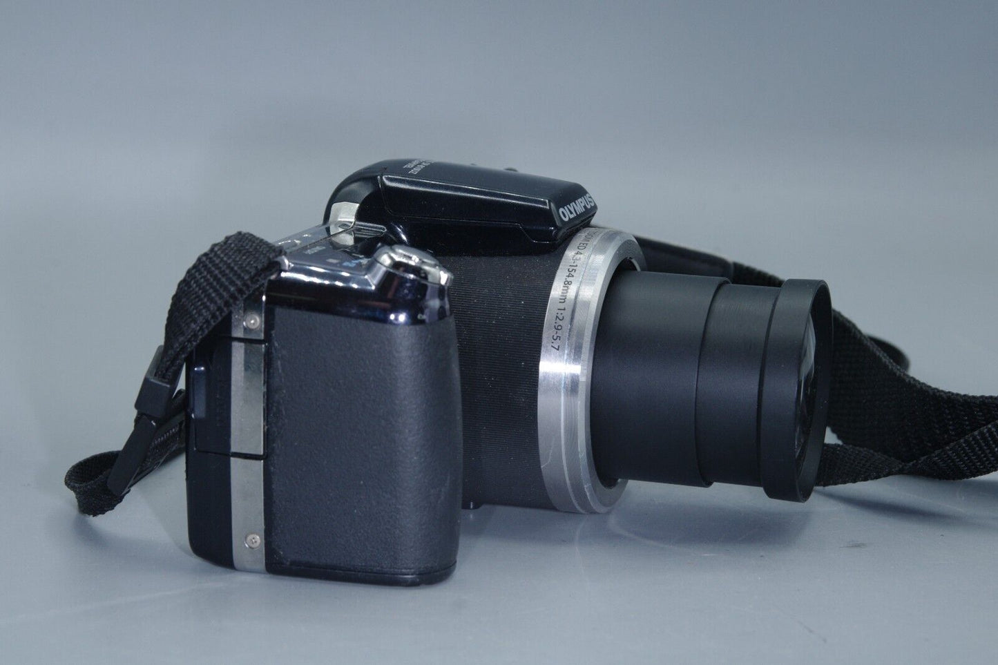 Olympus SP-810UZ 14MP 36X Zoom Digital Bridge Camera and Charger