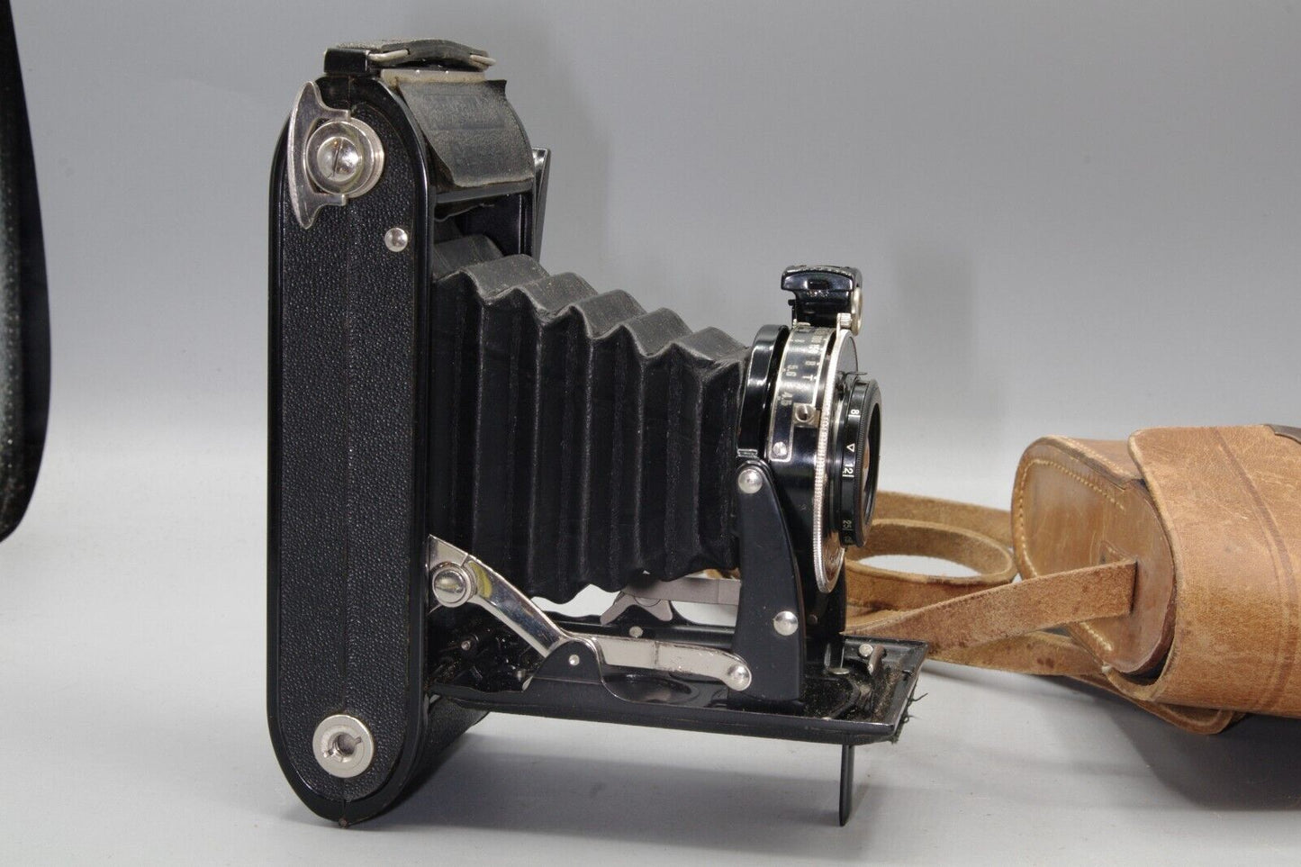 Voigtländer Bessa – 6×9 Folding Camera – 110mm f/4.5 – Case – German Classic