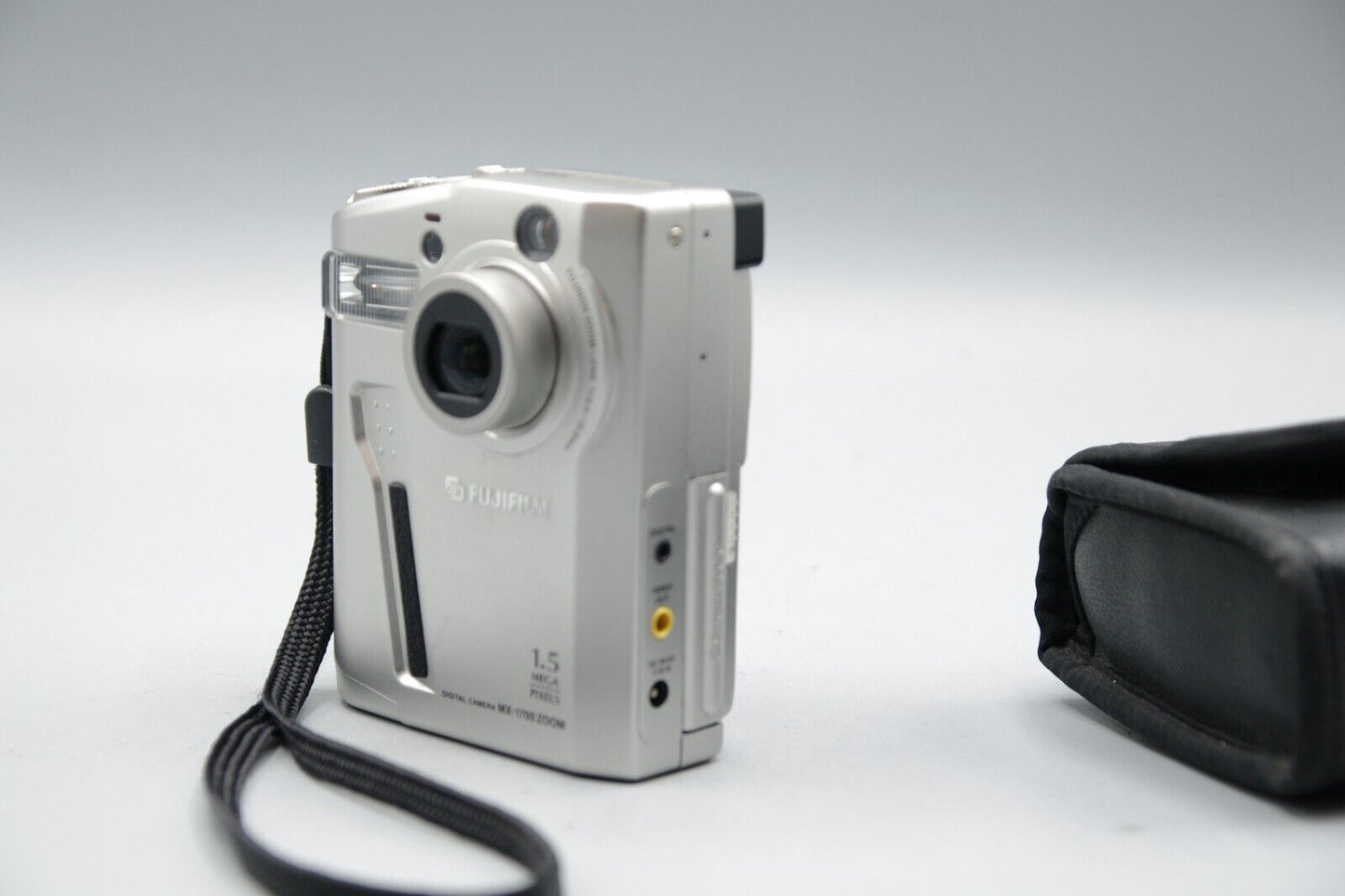 Fujifilm FinePix MX-1700 Zoom 1.5MP Digital  Camera - Excellent