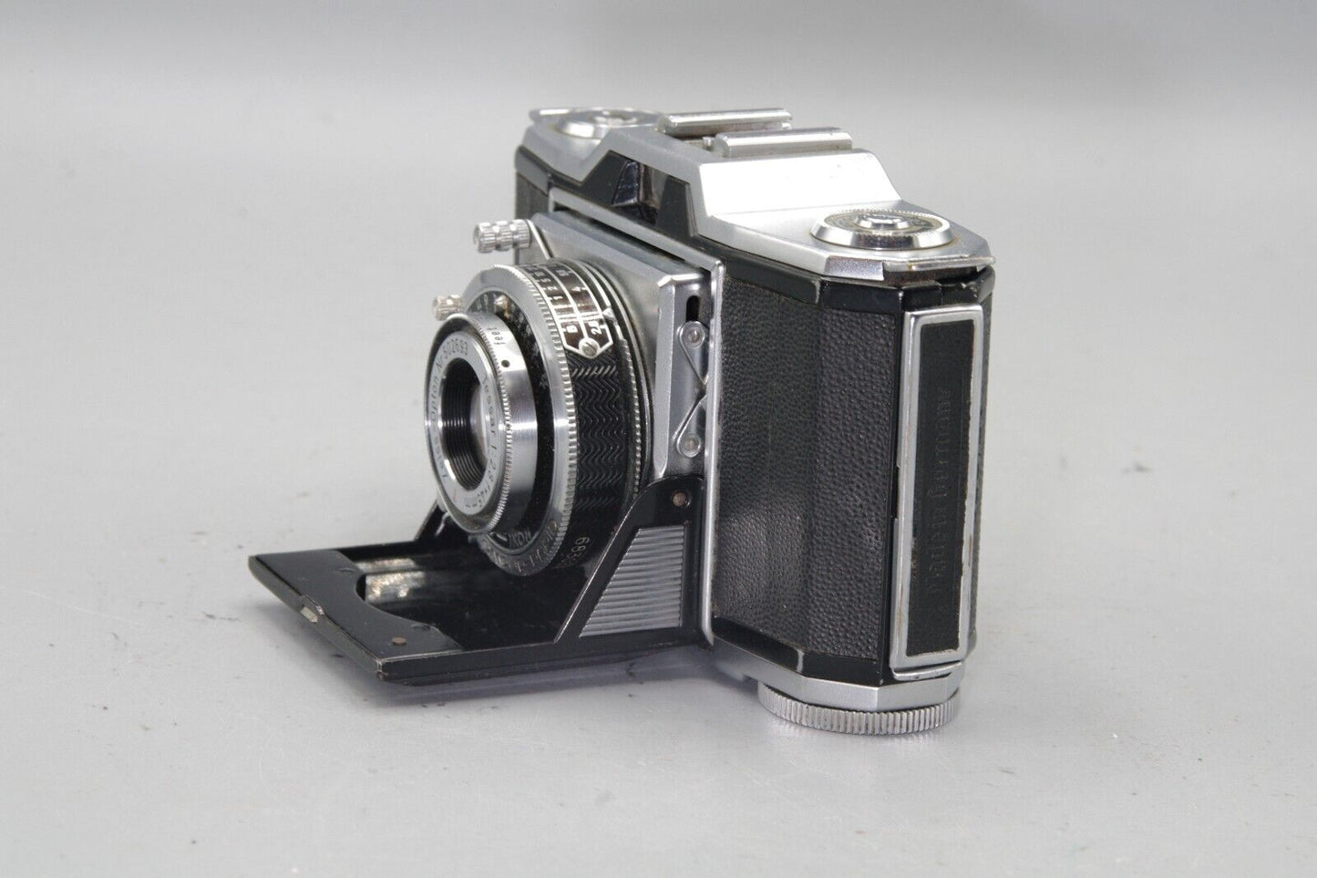Zeiss Ikon Ikonta 522/24 Folding Camera with Opton 45mm F/2.8 Lens