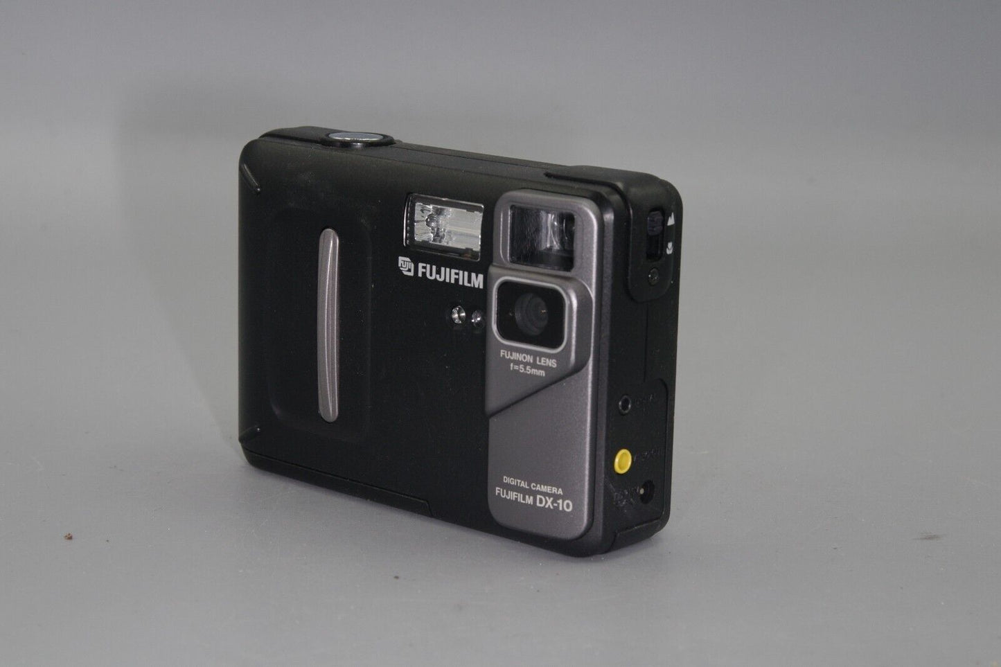 Fujifilm Finepix DX-10 0.8MP Digital  Camera - Takes AA