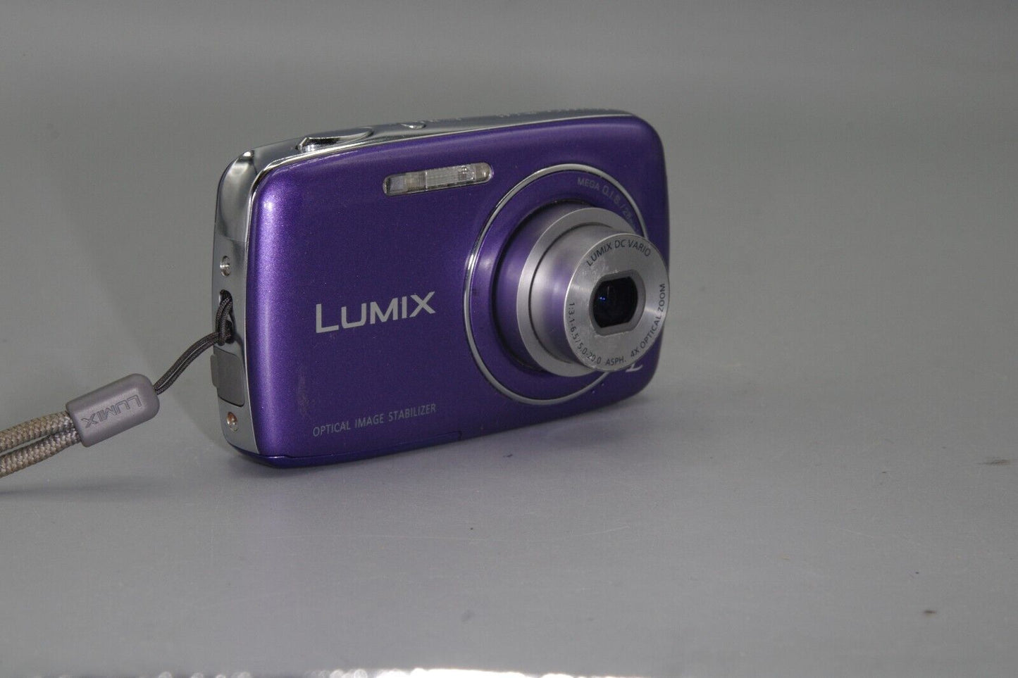 Panasonic Lumix DMC-S3 14.1MP Digital Camera - Pls read