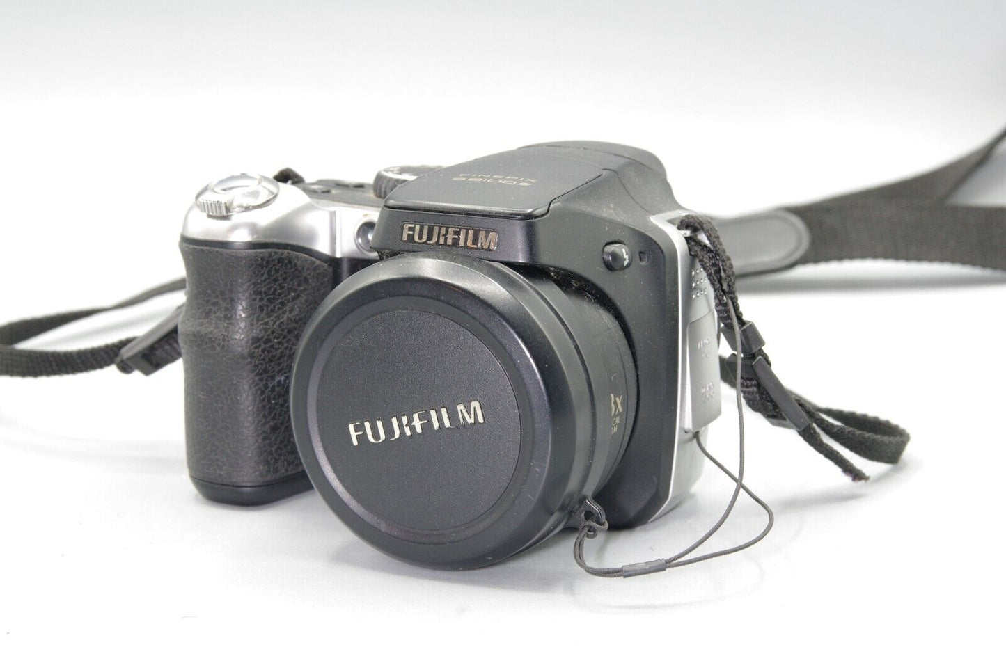 Fujifilm Finepix S8100fd 18X Zoom 10MP Digital Bridge Camera