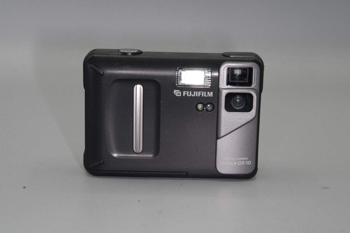 Fujifilm Finepix DX-10 0.8MP Digital  Camera - Takes AA