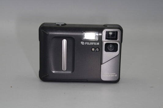 Fujifilm Finepix DX-10 0.8MP Digital  Camera - Takes AA