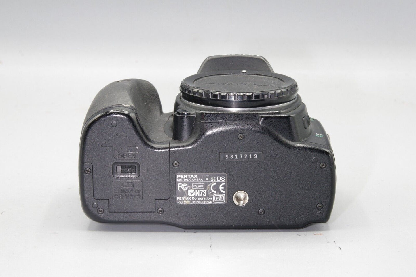 Pentax *istDS 6.1MP DSLR - Excellent