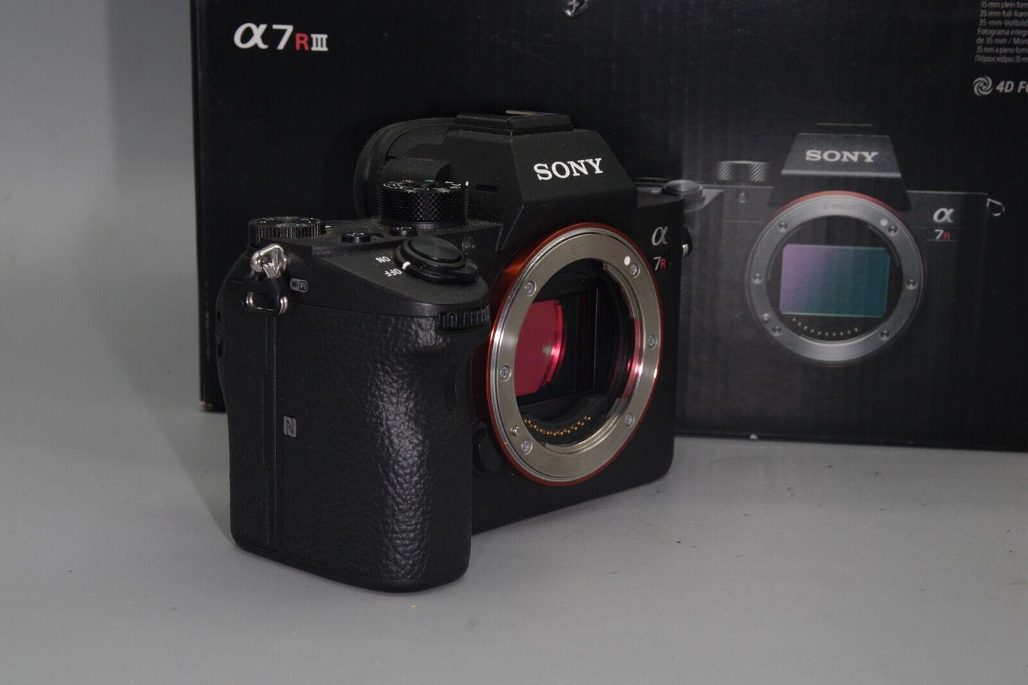 Sony Alpha A7 RIII 42.4MP Full Frame Mirrorless - Very Low Shutter Count 3741