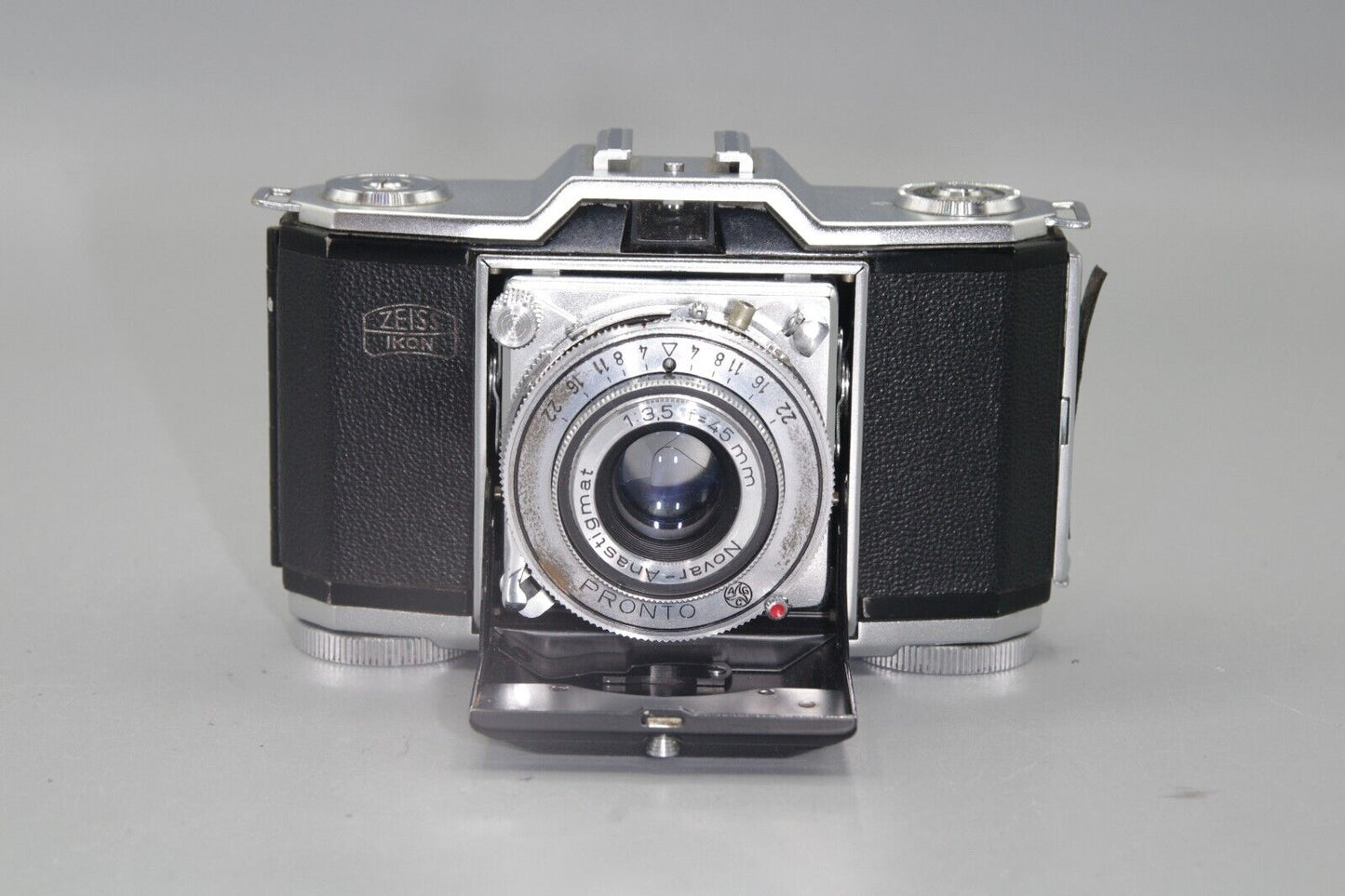 Zeiss Ikon Contina 522/24 Folding Camera with Novar 45mm F/3.5 Lens
