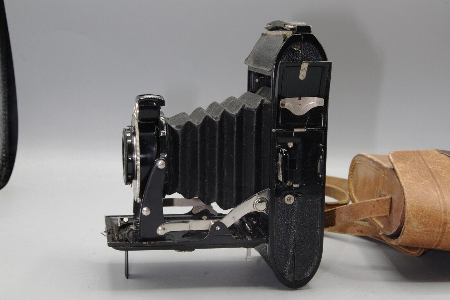 Voigtländer Bessa – 6×9 Folding Camera – 110mm f/4.5 – Case – German Classic