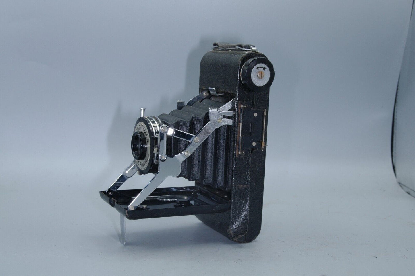 Kershaw eight-20 King Penguin Folding Camera