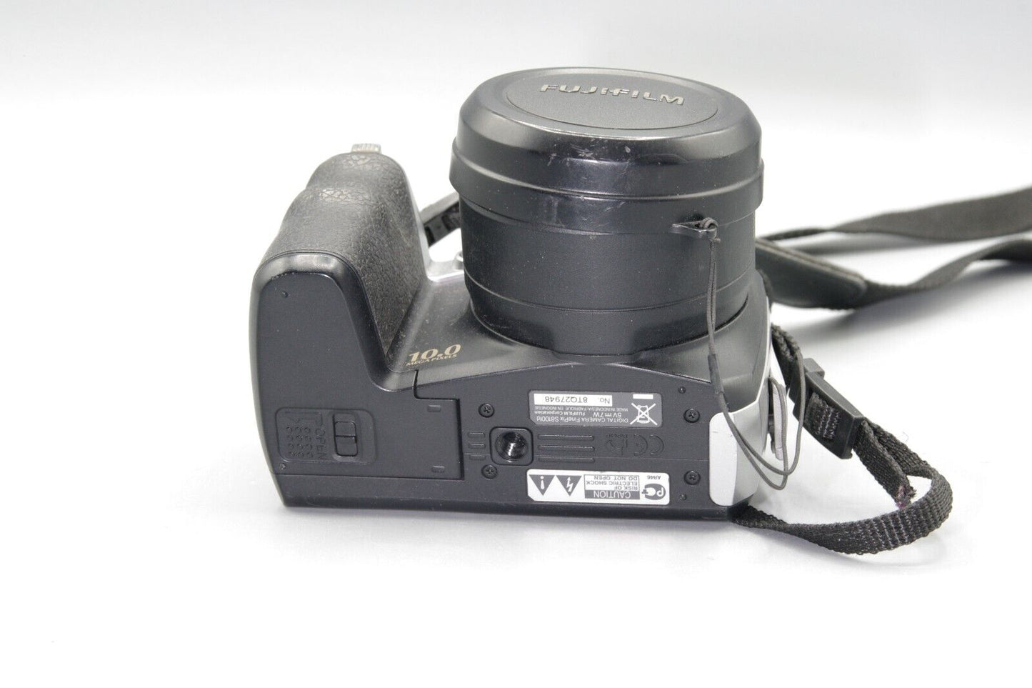 Fujifilm Finepix S8100fd 18X Zoom 10MP Digital Bridge Camera