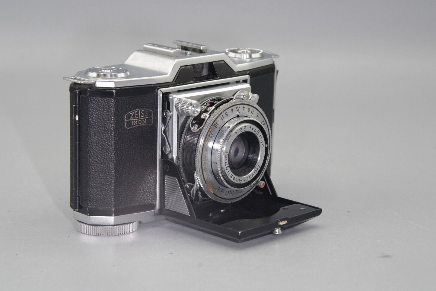 Zeiss Ikon Contina 522/24 Folding Camera with Novar 45mm F/3.5 Lens