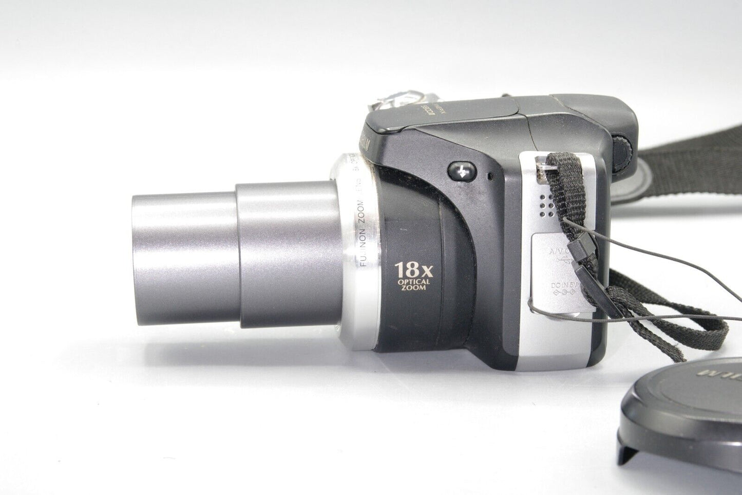 Fujifilm Finepix S8100fd 18X Zoom 10MP Digital Bridge Camera