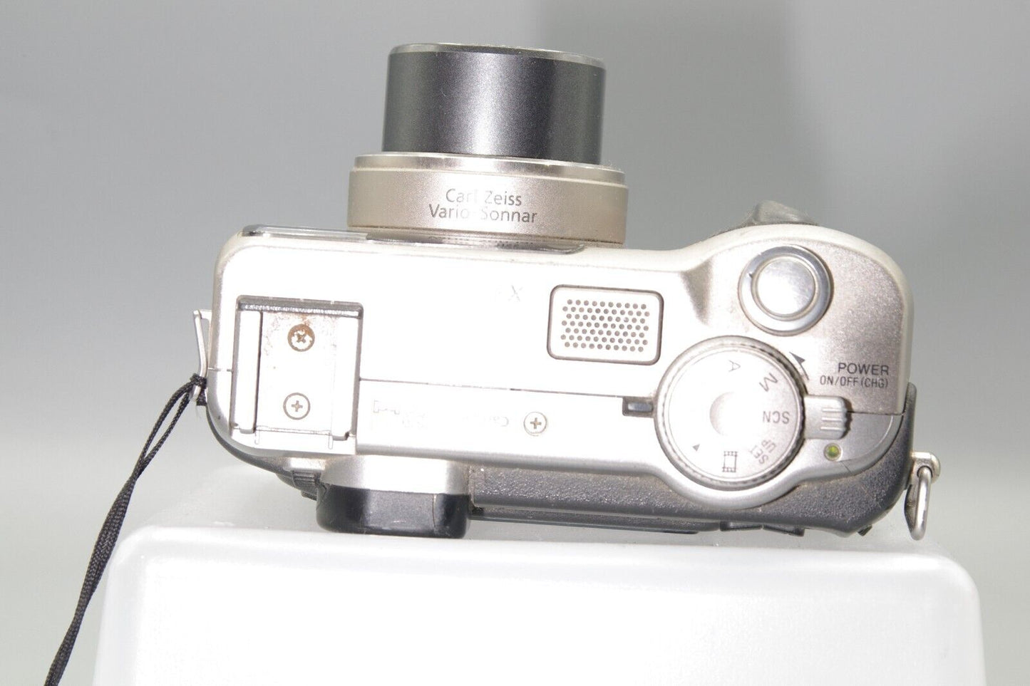 Sony Cybershot DSC-S70 3.3MP Compact Digital Camera - Takes AA