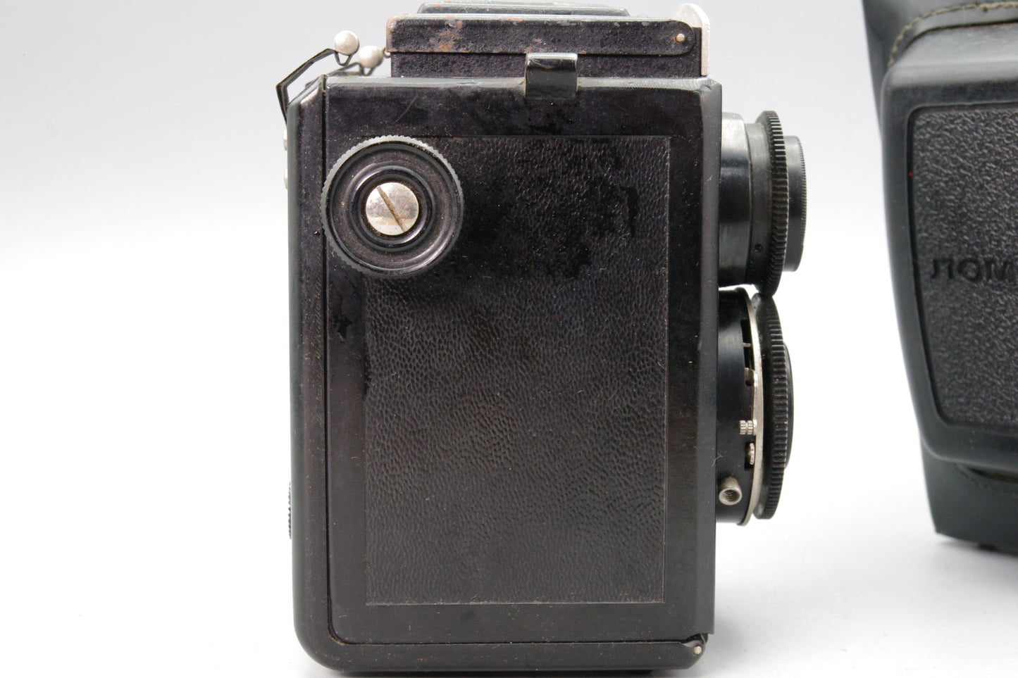 Lubitel 2 LOMO 120 TLR – 75mm f/4.5 Lens – Case – Requires Attention