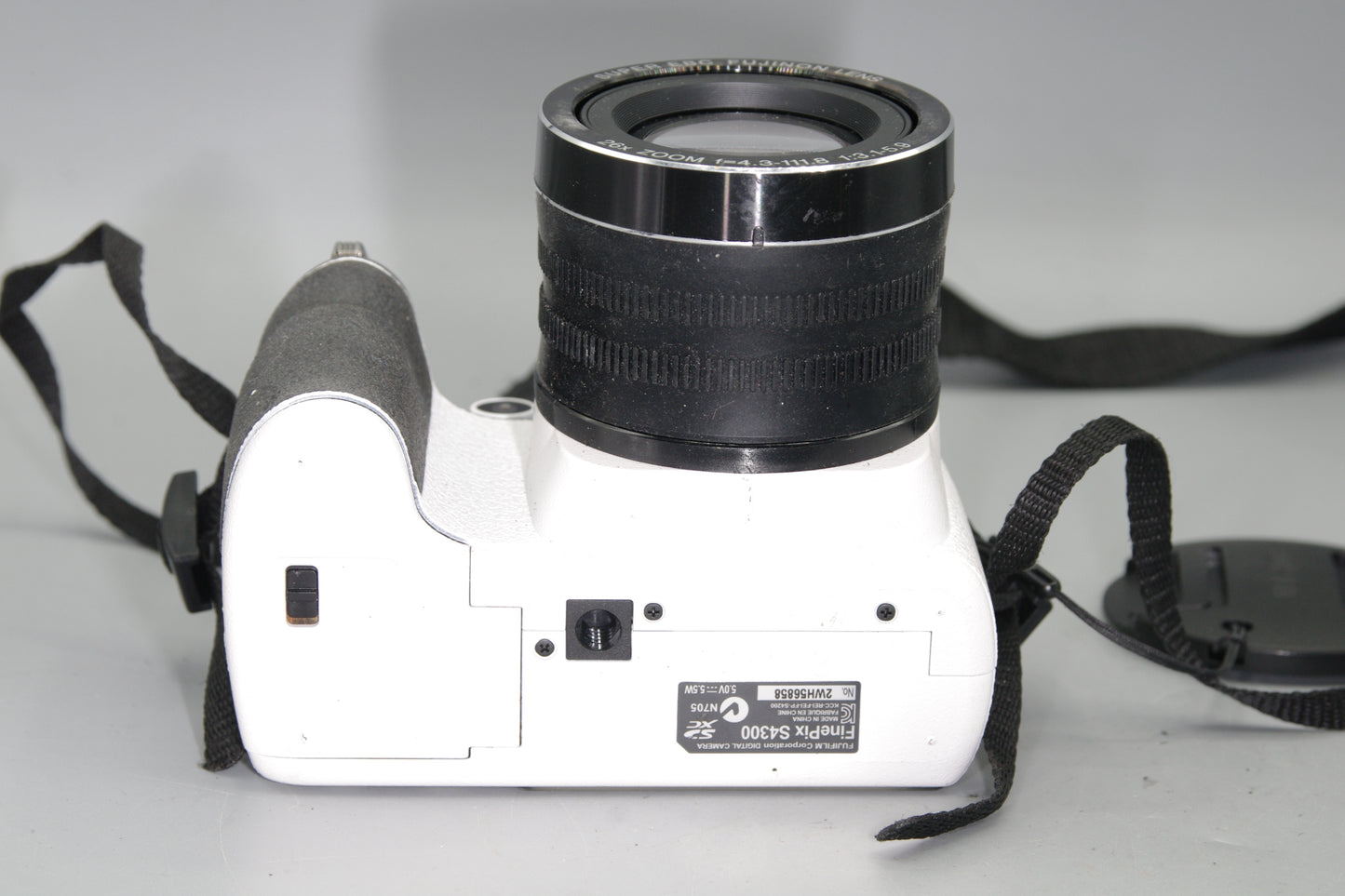 Fujifilm FinePix S4300 14MP Bridge Camera – White, 26x Zoom, VGC with Cap