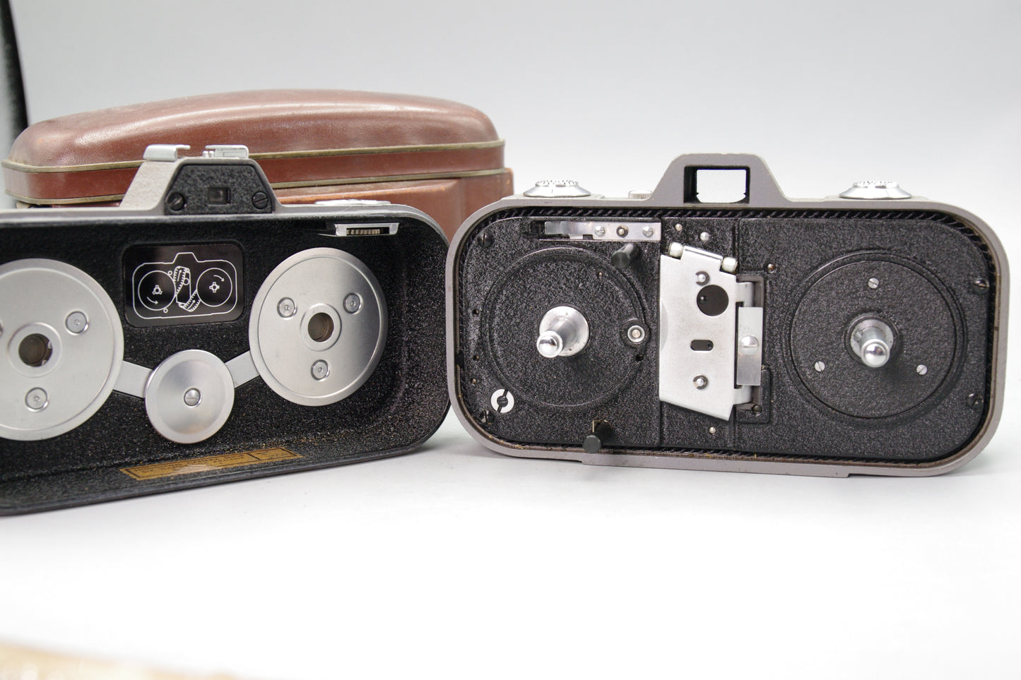 Zeiss Ikon Movikon 8 Clockwork 8mm Cine Camera with Case – Very Good