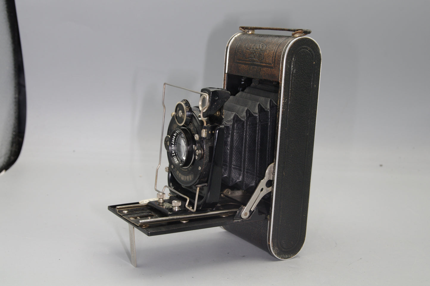 Zeiss Ikon Folding Camera with Tessar 10.5cm F4.5