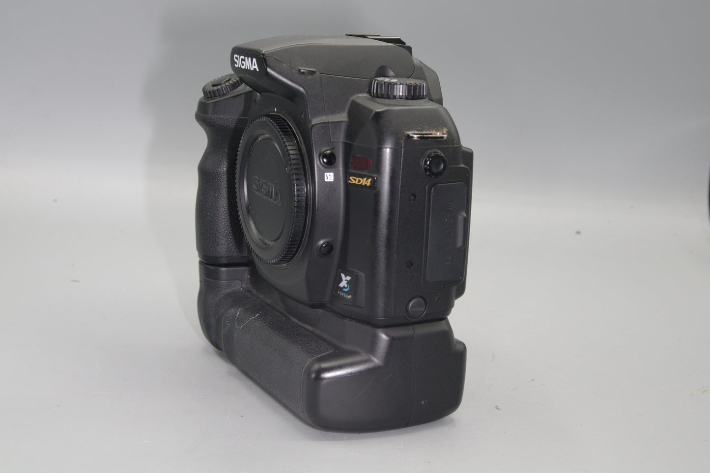 Sigma SD14 DSLR with Battery Grip and Chargers