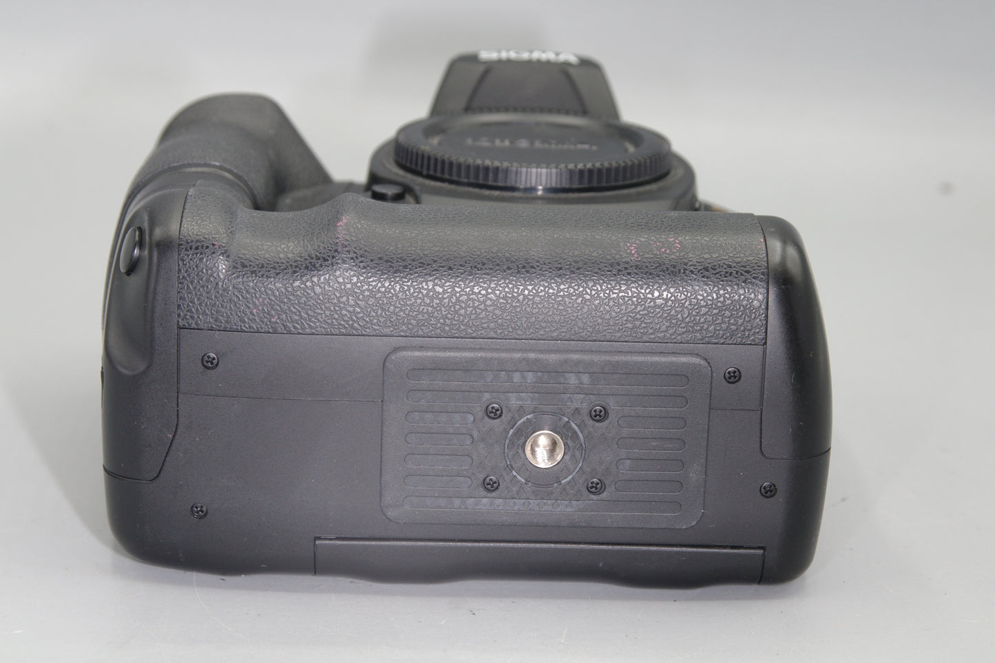 Sigma SD14 DSLR with Battery Grip and Chargers