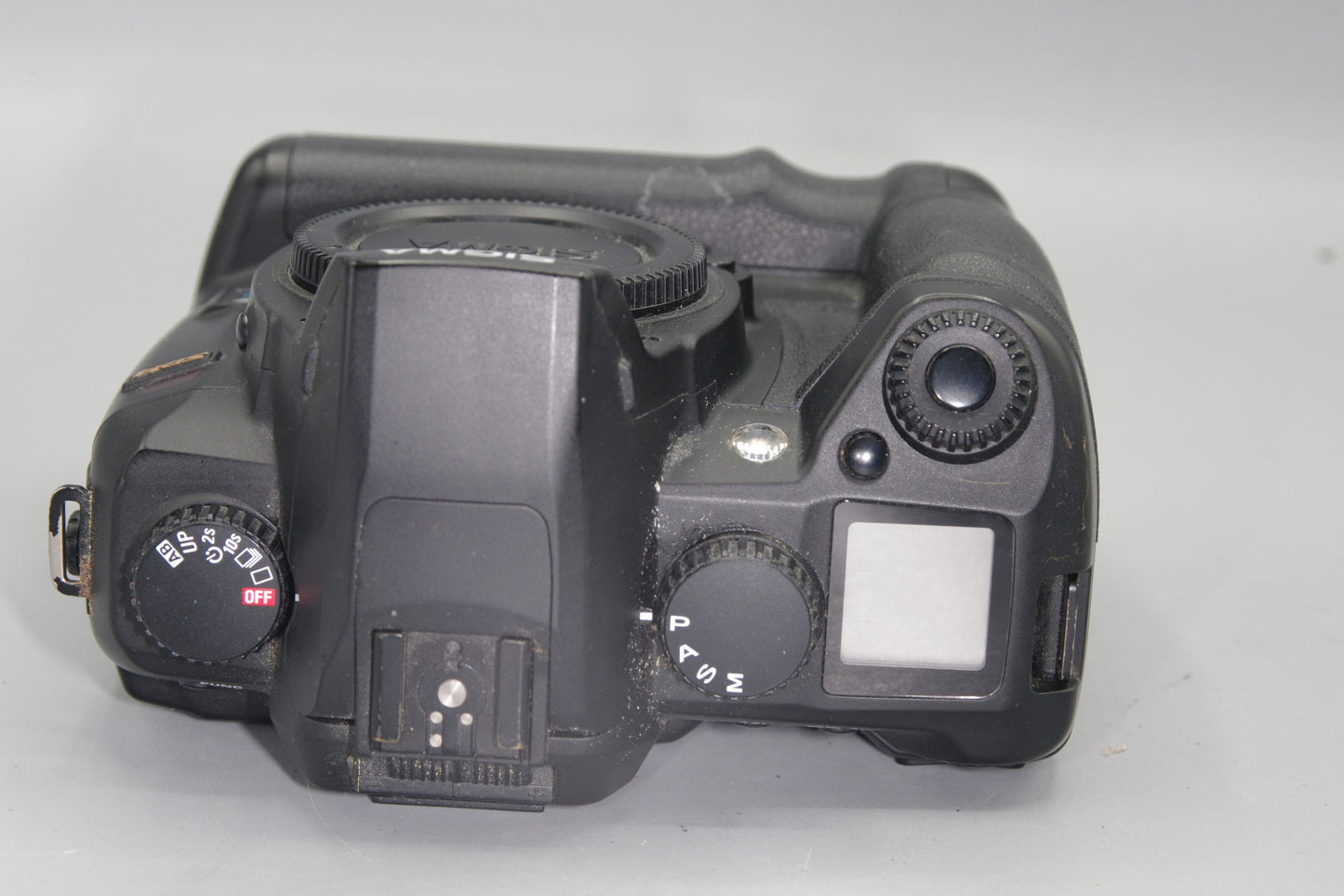 Sigma SD14 DSLR with Battery Grip and Chargers