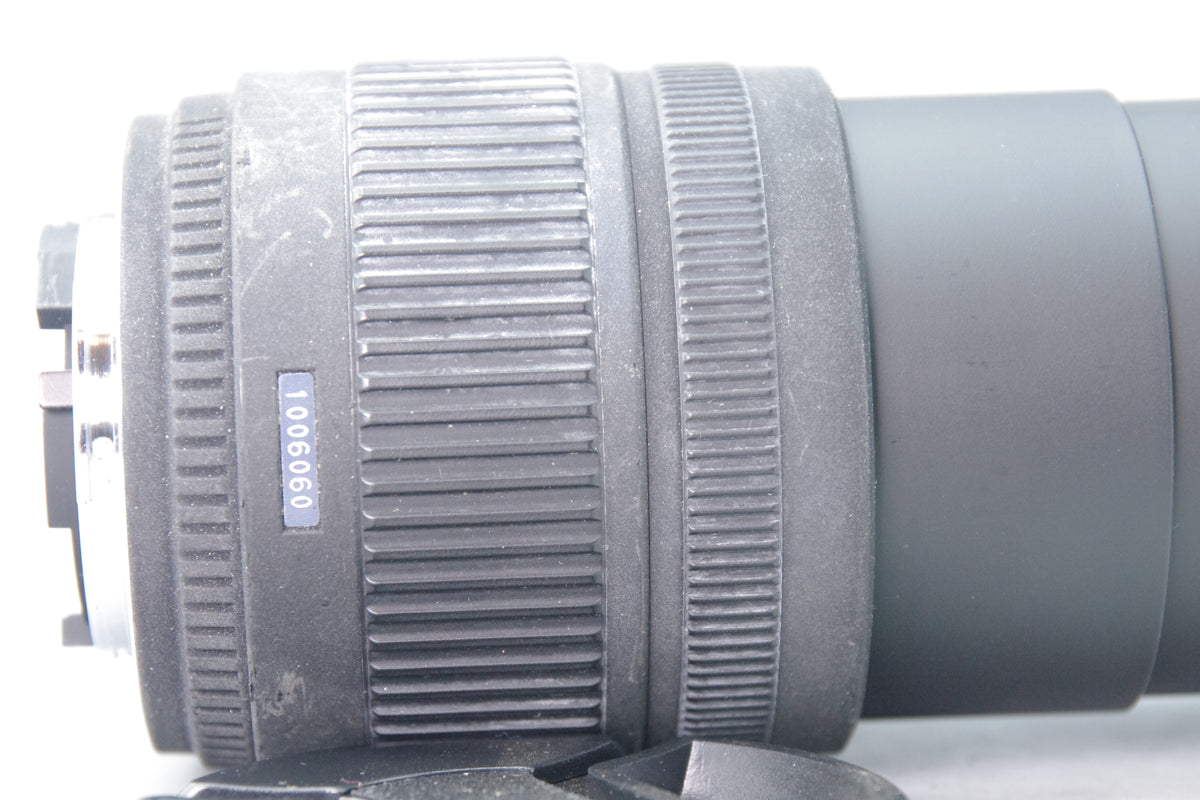 Sigma AF 18–200mm f/3.5–6.3 DC Zoom – Nikon F Mount – Excellent – Caps & Hood