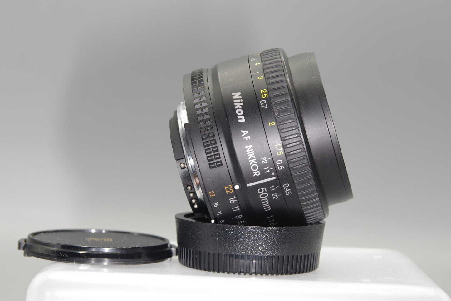 Nikon AF Nikkor 50mm F/1.8D Lens - with both caps Excellent