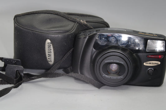 Samsung AF Zoom 1050 – 35mm Film Camera with 38–105mm Super Macro Lens VGC