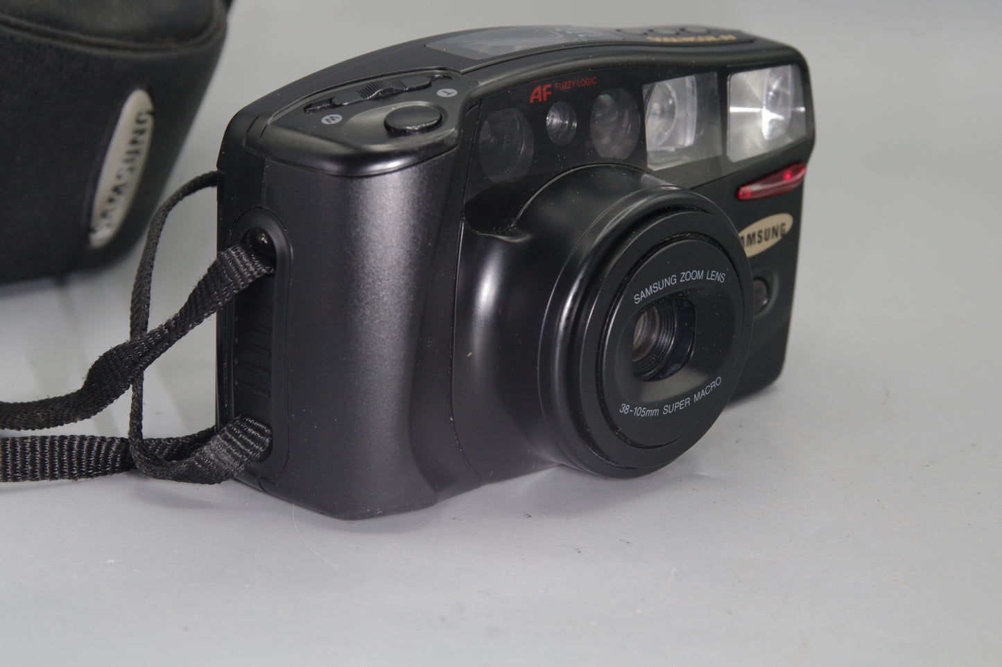 Samsung AF Zoom 1050 – 35mm Film Camera with 38–105mm Super Macro Lens VGC