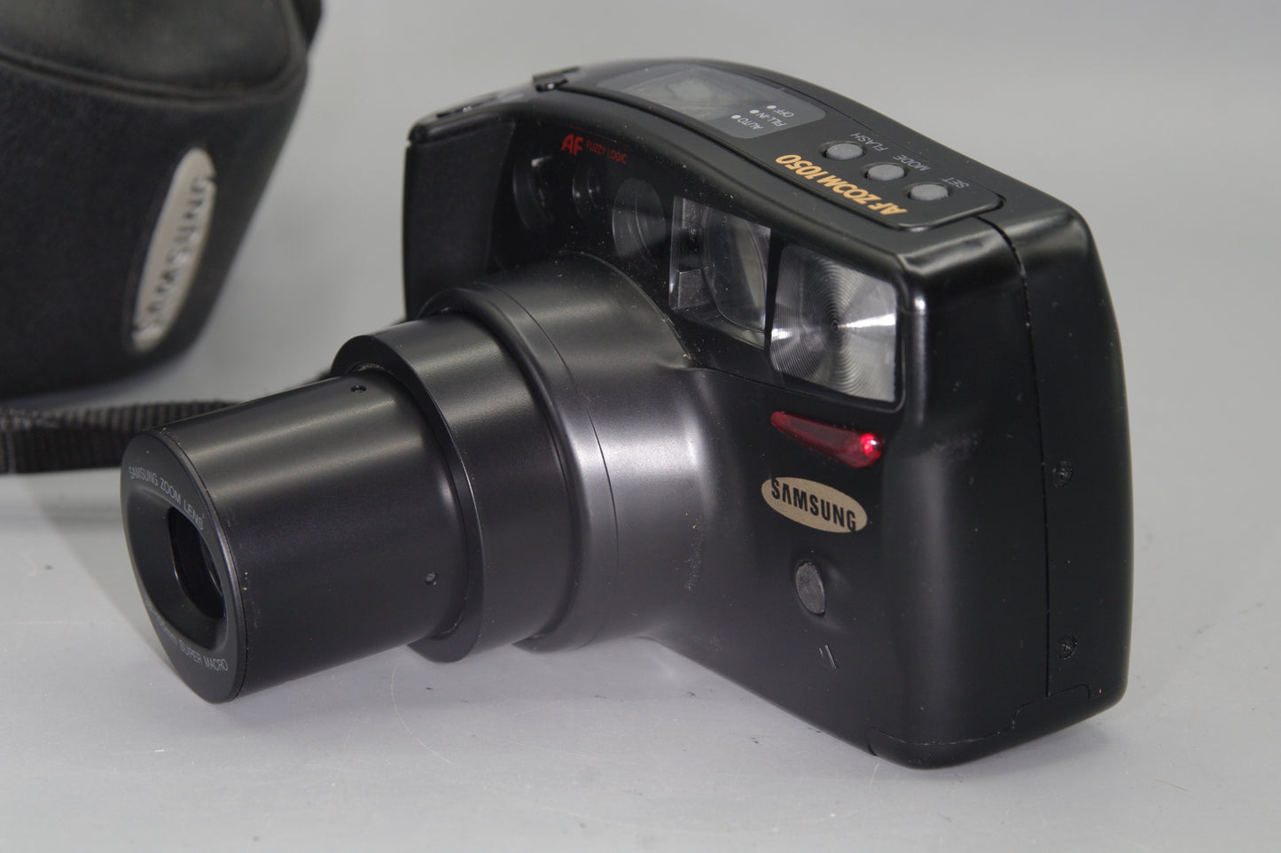 Samsung AF Zoom 1050 – 35mm Film Camera with 38–105mm Super Macro Lens VGC