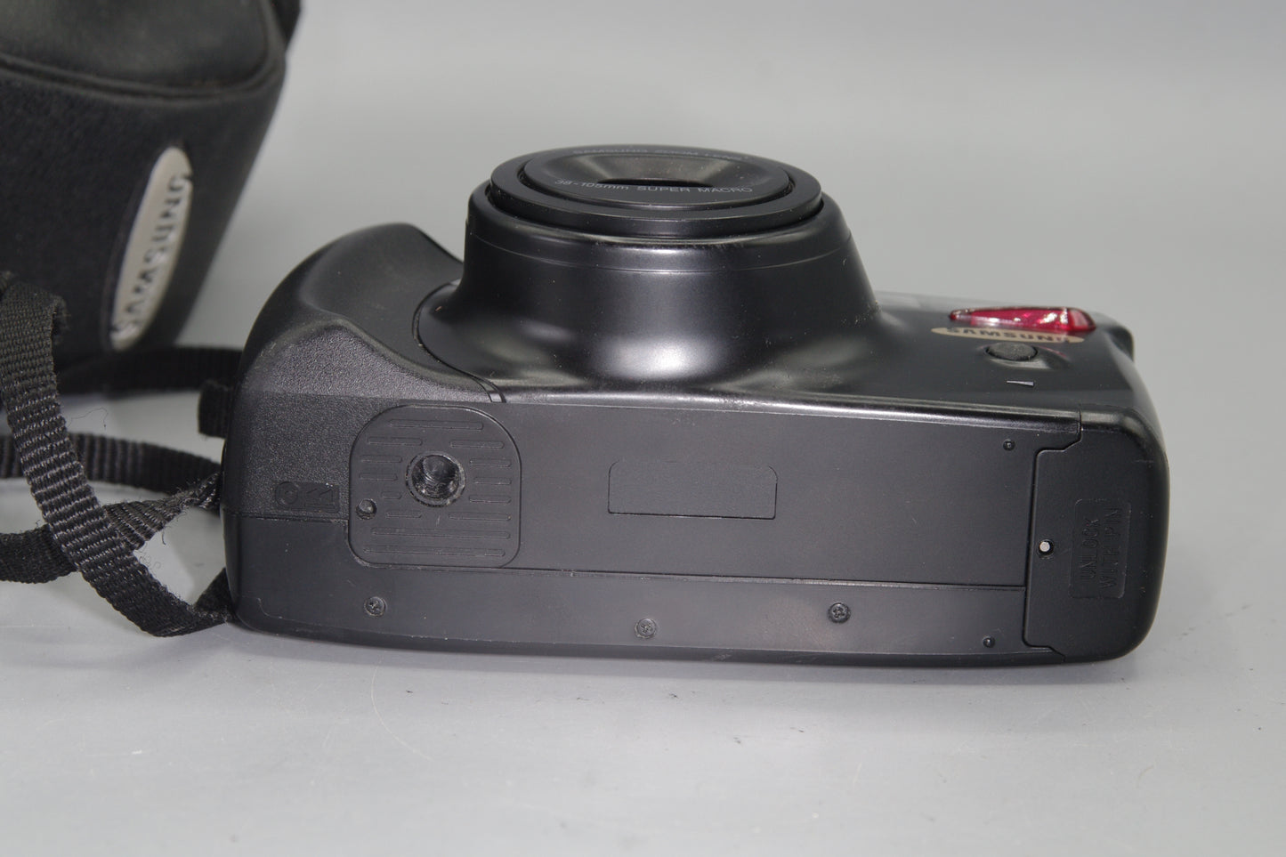 Samsung AF Zoom 1050 – 35mm Film Camera with 38–105mm Super Macro Lens VGC