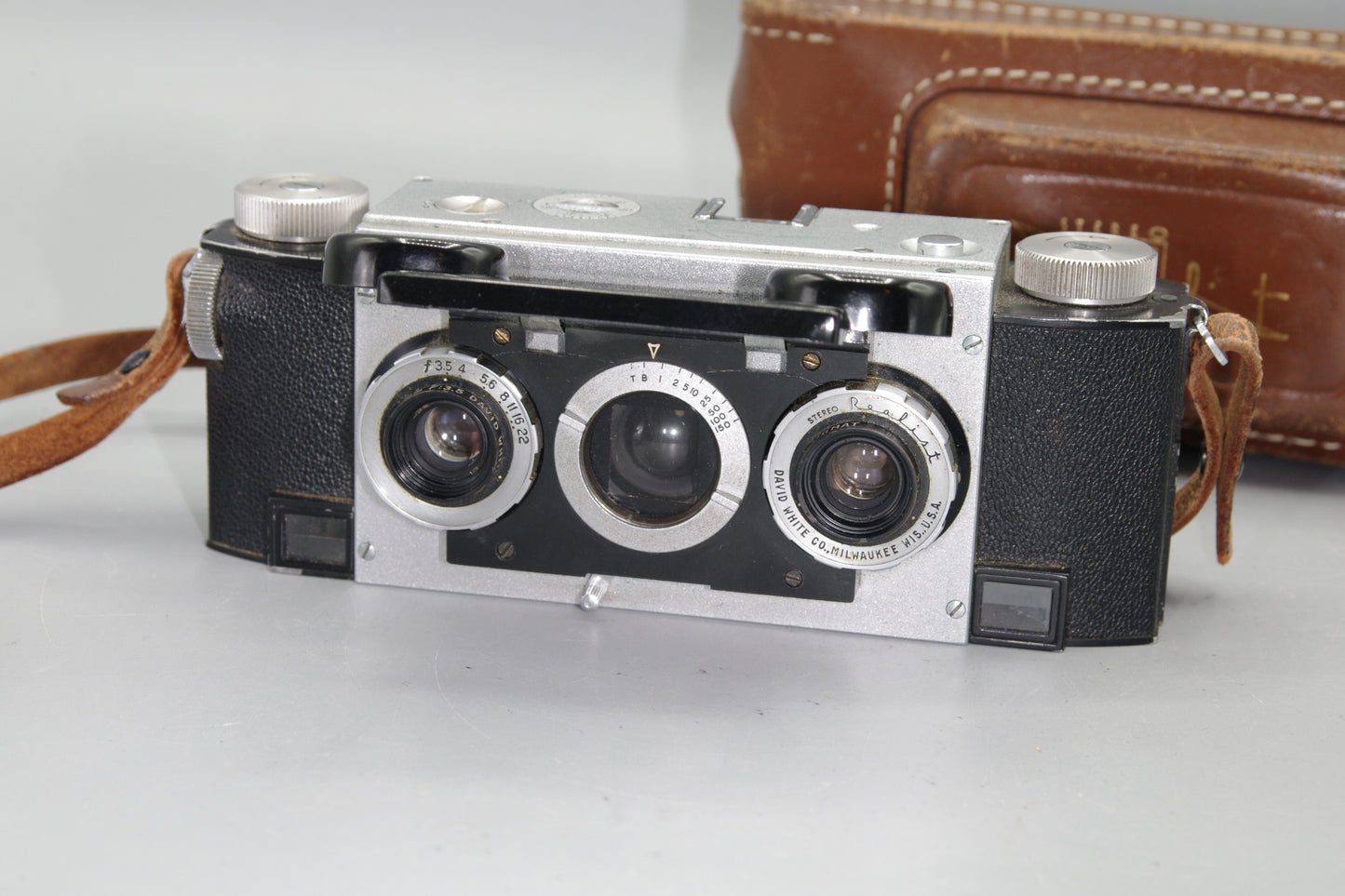 David White Stereo Realist 1041 – 35mm Stereo Rangefinder Camera with f/3.5 Lenses