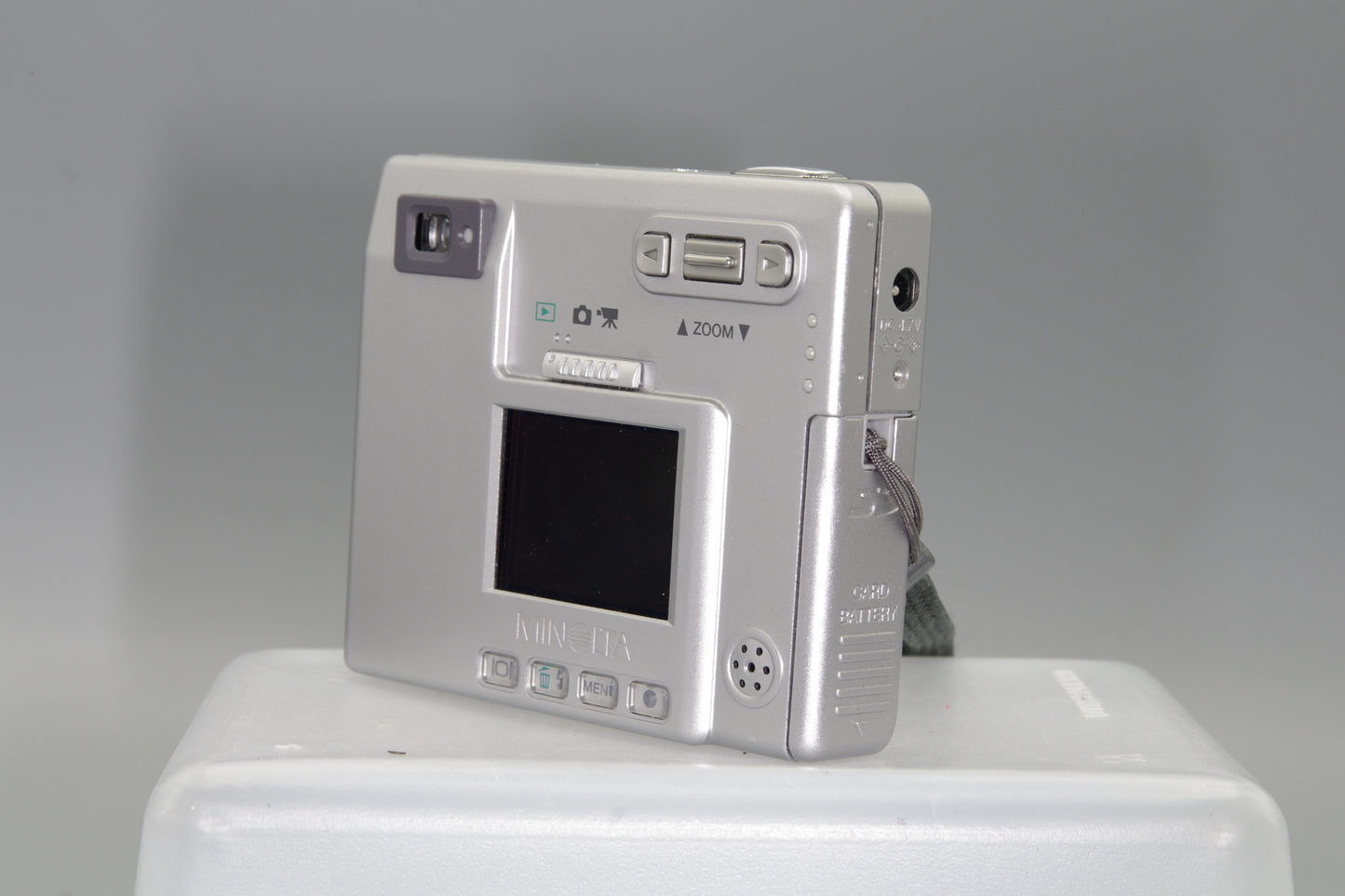 Minolta Dimage X1 8MP Digital Camera – Anti-Shake, 3x Zoom, Ultra Compact, VGC