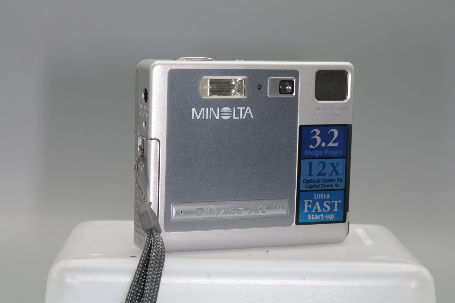 Minolta Dimage X1 8MP Digital Camera – Anti-Shake, 3x Zoom, Ultra Compact, VGC