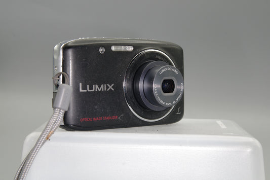 Panasonic Lumix DMC-S2 14MP Digital Camera – 4x Zoom, Compact, VGC