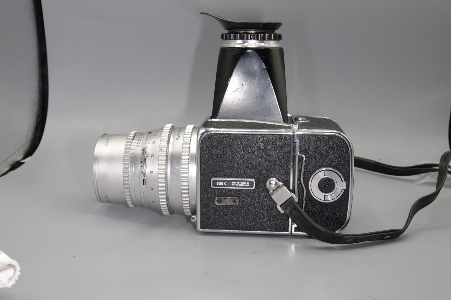 Hasselblad 500C 6x6 Film Camera – 150mm Lens, Film Back, Chimney Finder
