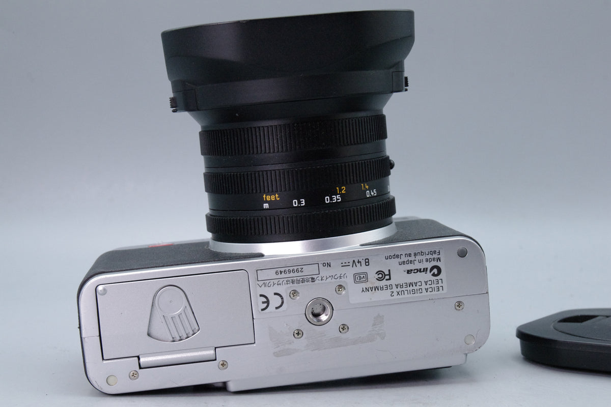 Leica Digilux 2 5.0MP Digital Camera Vario-Summicron Hood Lens Cap Very Good